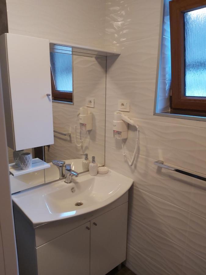Apartment Mira Korana Ngoại thất bức ảnh